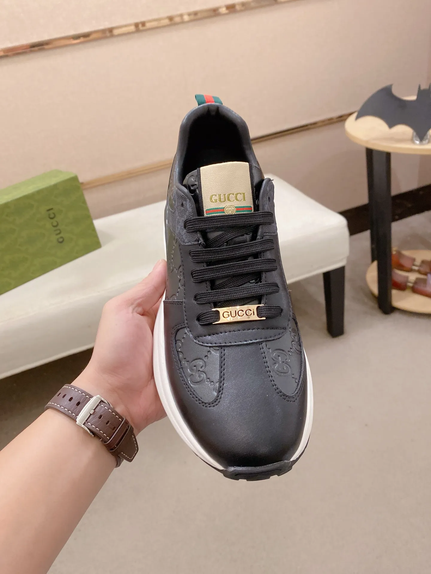 Factory price 442 men's shoes 💰New GUCCI (Gucci) counters are on the market at the same time, new men's shoes, 😘fabrics are selected imported cowhide, lining: sheepskin lining. 👍🏿 High-end ☄️ air-cushion molded anti-slip rubber outsole, exquisite lines, simple and elegant, comfortable and high-end for leisure travel. Code number: 38 to 44 (45 can be customized and cannot be returned or exchanged)
